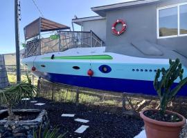 Extraordinary Boat House, alojamiento en un barco en Las Zocas