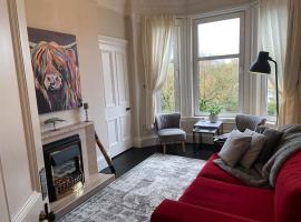 Beautiful traditional flat in the center of Largs., hôtel à Largs