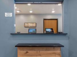 WoodSpring Suites Austin Northwest، فندق في أوستن