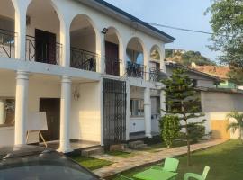 Charming 1-Bed Apartment in Accra, leilighet i New Weija