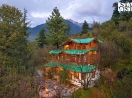 StayVista at Rosemary Cottage 2BR Villa in Manali with Lawn, hotel v destinaci Manāli