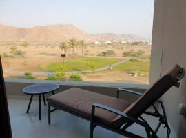 Beautiful Golf & Sea View, hotel with parking in As Sīfah