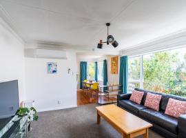 Modern home in Dunedin, self catering accommodation in Dunedin