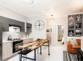 Midrand Classy & Eclectic 1-Bed w/Throwback Vibes