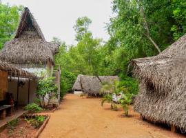 Nebula Nest Cafe & Hostel, guest house di Auroville