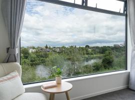 Experience The Magic of Riverside Living - 5 beds, hotel con parcheggio a Hamilton