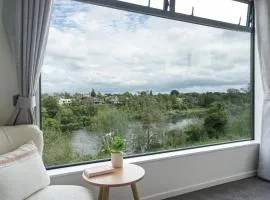 Experience The Magic of Riverside Living - 5 beds