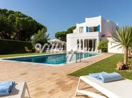 Elegant villa with private pool in Quarteira