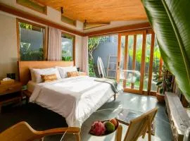 Masa Kecil Studio Uluwatu - Stylish 1 BR Studio with Refreshing Plunge Pool and Private Garden