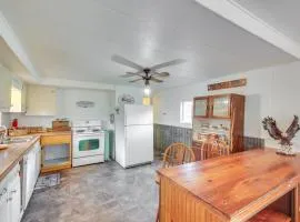 Charming Old Farmhouse in Libby Pets Welcome!