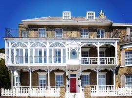 Marine Parade House F4 Next to Dover Port, White Cliffs, Beach, Castle, hotel in Dover