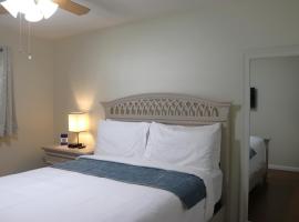 Hidden Sapphire-Apartment with Kitchen and Laundry, hotel in Lakeland