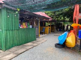 Homestay Hoa Núi, hotel with parking in Cam Ranh