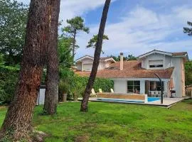 Villa with swimming pool 500 m from the beach
