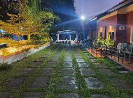 Redrock homestay, hotel with parking in Chikmagalūr