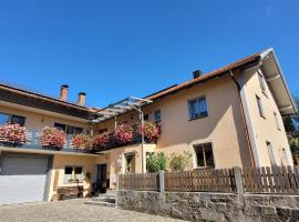 Ferienwohnung Bayerwaldblick, hotelli kohteessa Jandelsbrunn