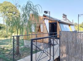 Glamping House Two Rivers, хотел в Любушки