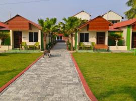 NEW MOUCHAK HOTEL & RESORTS, hotel in Tajpur