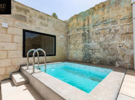 Historical Mdina Gem, Lux HOME with Rooftop Pool by 360 Estates、イムディーナのホテル