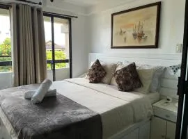 Joling's Crib wid Netflix and strong wifi and with a small veranda and facing amenities