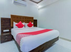 Hotel Golden Palace Lodging and Boarding, hotel con parcheggio a Thane