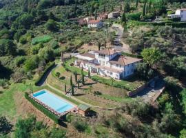 Villa moderna con vista, hotel in Santo Stefano