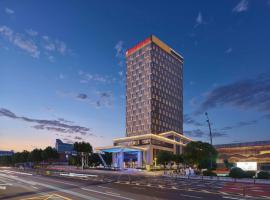 Hilton Garden Inn Jiaxing Xiuzhou، فندق في جياشينغ