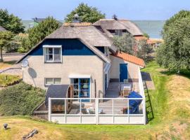 Ocean Front Home In Makkum With House A Panoramic View, cottage in Makkum