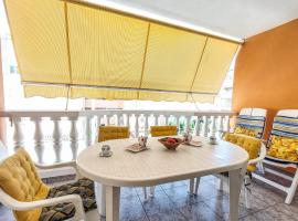 2 Bedroom Nice Apartment In Moncofa, hotel in Moncófar