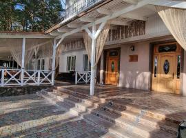 Готельно-Ресторанний Комплекс Три Бобри, Hotel in Litovizh