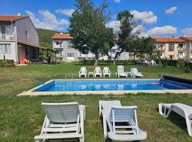 Apartament Divina 2.0, hotel i Borov Dol