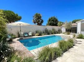 Magnifique villa avec piscine chauffée au centre du village