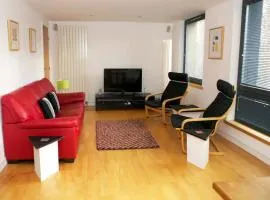 JOIVY Inviting Flat with Parking in Canonmills