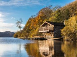 Duke of Portland Boathouse on the shore of Lake Ullswater ideal for a romantic break, holiday rental in Pooley Bridge