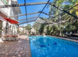 Sneaky Tiki: Heated Saltwater Pool+5 min to beach