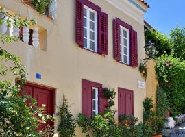At the foot of Acropolis., cottage ad Atene