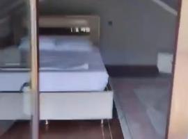 Beyaz hostel, hotel sa parkingom u gradu Trabzon