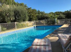 Large house with a pool in Provence, holiday home in Callian