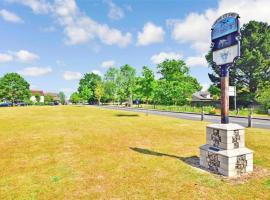 Cozy flat near Bedfords Park、Haveringのホテル