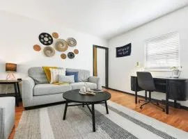 HostWise Stays - The Butler - Prime 1BR Butler St Apt, across from Umami