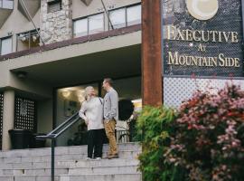 Mountain Side Hotel Whistler by Executive, hotell i Whistler