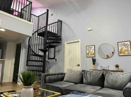 Desert Getaway - Luxury Condo Loft, hotel v destinaci Chandler