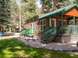 The Sophia Cabin #3 at Blue Spruce RV Park & Cabins，Tuckerville的飯店