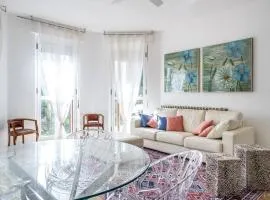 HOST4U - RELAIS VITTORIALE Cozy Apartment with Balcony in Gardone Riviera, Parking Included