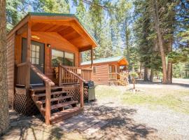 The Blue Fox Cabin #8 at Blue Spruce RV Park & Cabins, hotel in Tuckerville