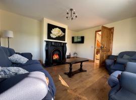 House in Glenties, hotel en Glenties