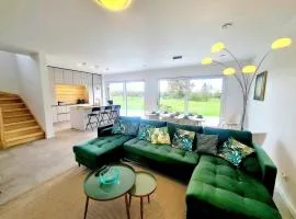 Spacious&Luxurious 5 bedrooms House