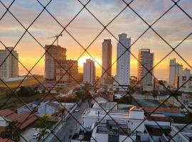 Apartamento em Balneário Piçarras, vista mar, hotel keluarga di Piçarras