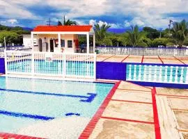 Casa Descanso Girardot con piscina en condominio