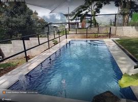 Mt Apo View Creekside Whole house with Pool by Creek Cowboys Cottage, готель у місті Digos